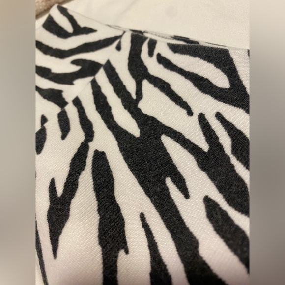 Zebra Print Mini Skirt - Picture 6 of 6